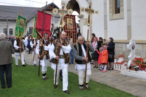 Procesiuni de Izvorul Tămăduirii în Moldova Poza 20383