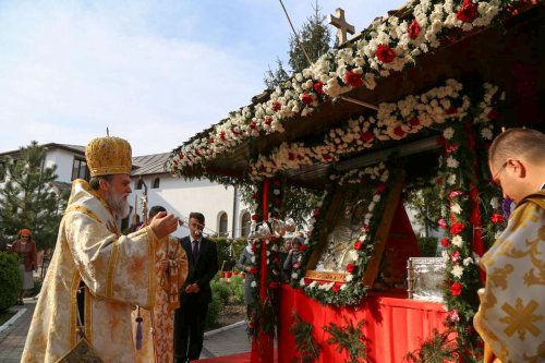 Credincioşii din Slobozia au cinstit icoana Maicii Domnului de la Mănăstirea Secu Poza 20170