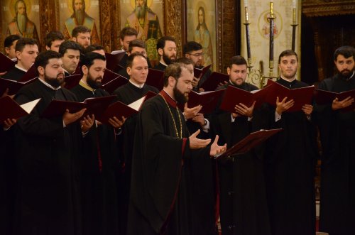 Concert cu scop caritabil „Paşi în lumina Învierii” Poza 20061