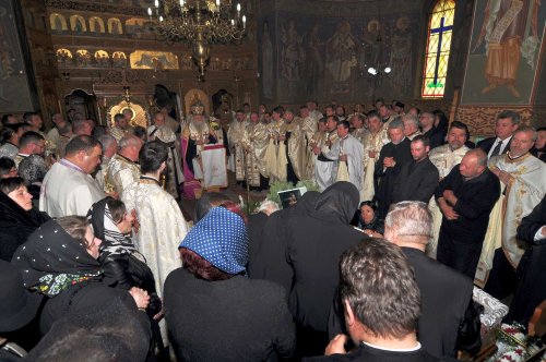 Părintele Vasile Adiaconiţei a fost înmormântat Poza 19881