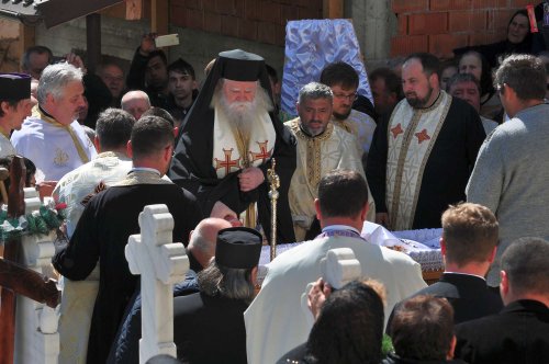 Părintele Vasile Adiaconiţei a fost înmormântat Poza 19885