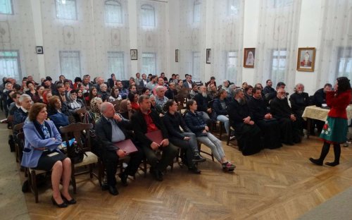 Conferinţă dedicată sfintelor icoane, la Botoşani Poza 19468