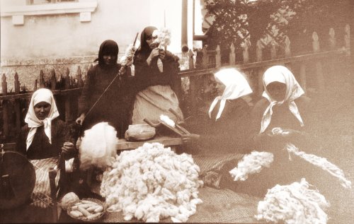 Scoarțele, „hrisoavele” țesute ale Basarabiei Poza 19521