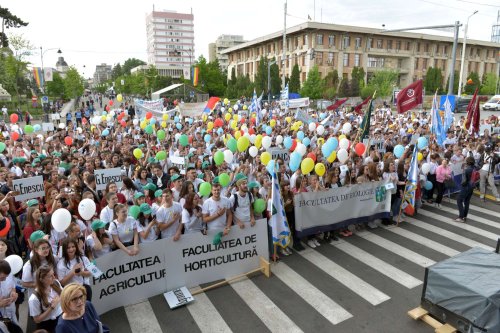 IPS Teofan: „Dumnezeu vrea să fiţi mulţumiţi de tot ceea ce aţi învăţat“ Poza 18103