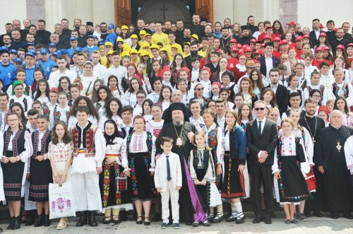 Tineri ortodocși bihoreni reuniți în anul Centenarului Marii Uniri Poza 18032