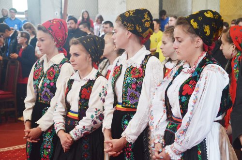 Tineri ortodocși bihoreni reuniți în anul Centenarului Marii Uniri Poza 18035