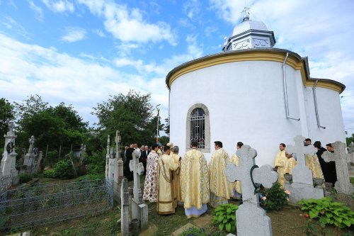 Sfințirea bisericii Parohiei Șarânga I din Buzău Poza 18003