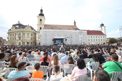Festivitatea de absolvire „Gaudeamus” în Piața Mare din Sibiu Poza 17642