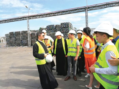 Seminariști buzoieni în vizită la fabrici de reciclare Poza 17089