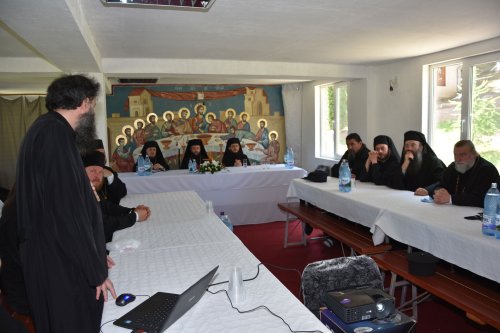Stareții și starețele din Episcopia Caransebeșului, întruniți în sinaxă Poza 17061