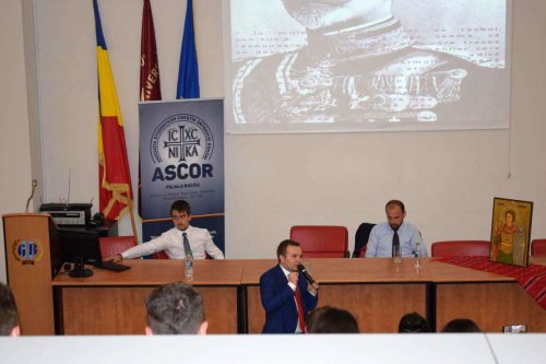 Conferinţă dedicată Centenarului Marii Uniri, organizată de ASCOR Bacău Poza 16835