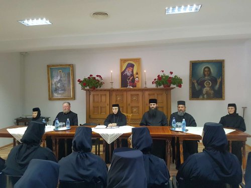 Conferinţă duhovnicească la Mănăstirea Varatic Poza 16764