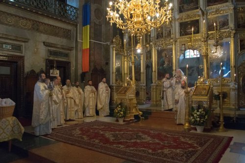 377 de ani de la aducerea la Iaşi a moaştelor Sfintei Cuvioase Parascheva Poza 16601