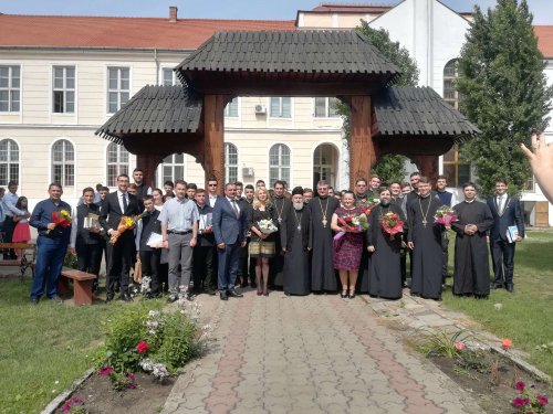 Festivități de încheiere a anului școlar  în Arhiepiscopia Aradului Poza 16404