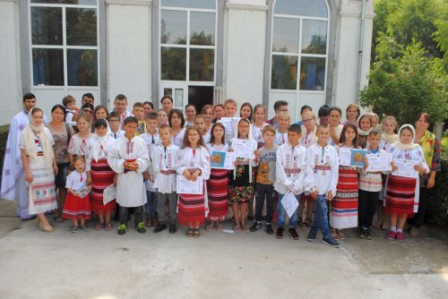 Activităţi pentru tineri în Arhiepiscopia Craiovei Poza 16082