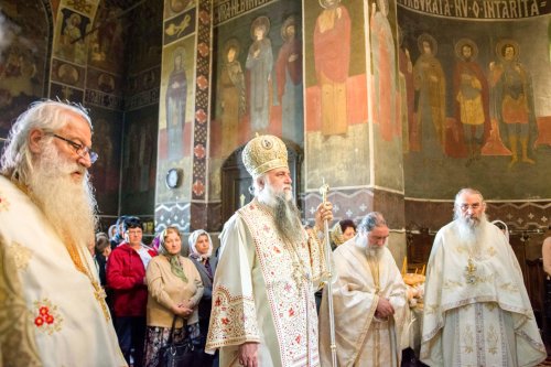 Sfinte Liturghii arhiereşti la mănăstirile Icoana şi Stănişoara Poza 15882