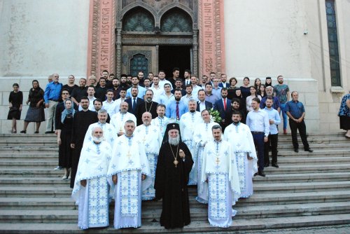 Absolvenţii Facultăţii de Teologie din Craiova au depus jurământul Poza 14849