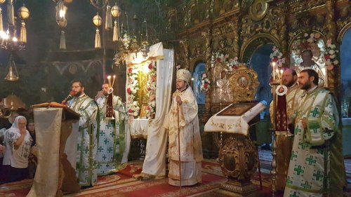 Liturghie arhierească în 	cinstea Icoanei Maicii Domnului „Îndrumătoarea“ de la Mănăstirea Neamţ Poza 14736