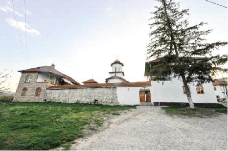Mănăstirea Sărăcineşti, o moştenire seculară Poza 14458