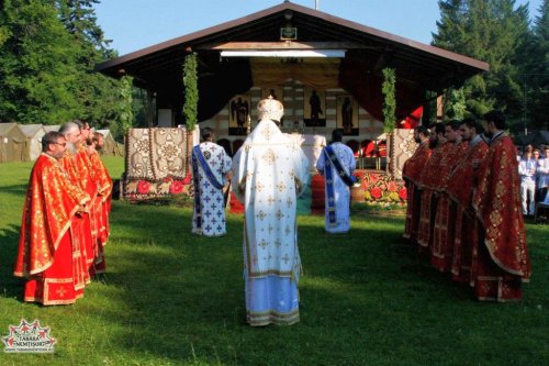 Întâlniri cu tinerii la Putna şi Nemţişor Poza 13841