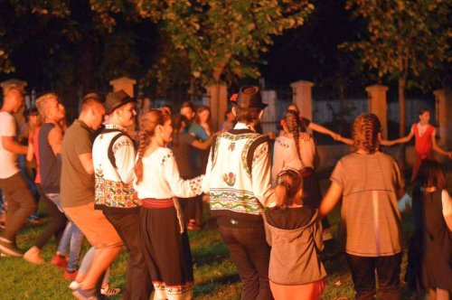 „Tabăra din pridvorul satului”, pentru prima dată la Hândreşti Poza 13268