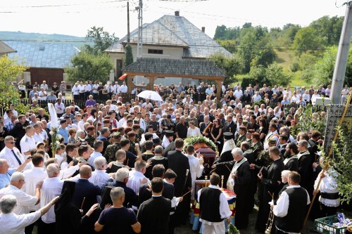 Dumitru Fărcaș a fost înmormântat în localitatea natală Groşi, lângă Baia Mare Poza 12783