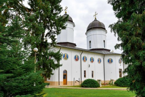 Minuni lucrate de Maica Domnului la Mănăstirea Țigănești Poza 12659