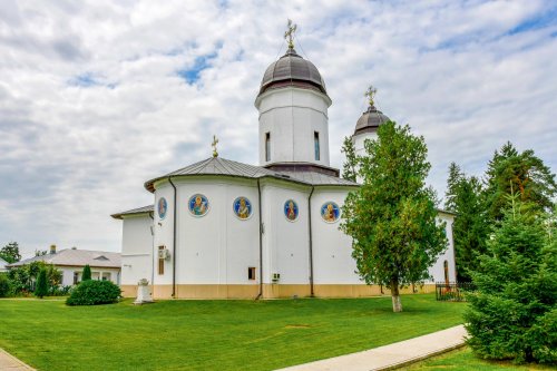 Minuni lucrate de Maica Domnului la Mănăstirea Țigănești Poza 12671