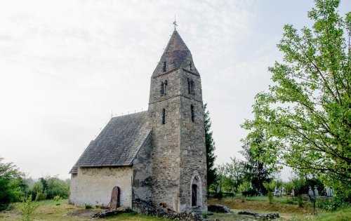Intervenție pentru refacerea acoperișului bisericii monument din Strei, Hunedoara Poza 12469