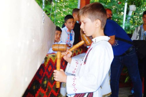 „Toacă şi ie moldovenească” la Cireşoaia Poza 12230