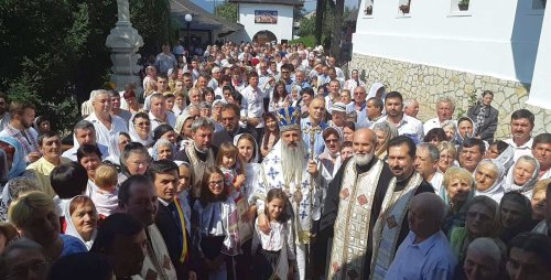 100 de ani de la sfinţirea bisericii din satul Izvoare Poza 11878