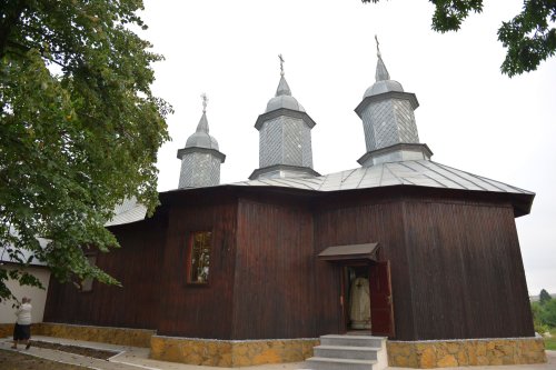 Biserica „Sfântul Ierarh Nicolae” din Munteni a fost sfinţită Poza 11882