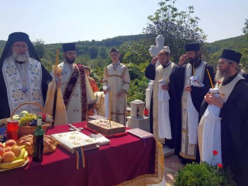 Mari duhovnici pomeniţi la Mănăstirea Pogleţ Poza 11888