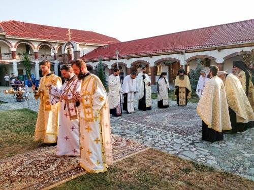 Rugăciuni către Sfântul Ioan Botezătorul la Mănăstirea Timișeni Poza 11810
