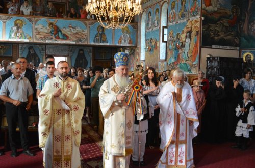 Sfânta Liturghie arhierească și ceremonie la Așchileu Mic, judeţul Cluj Poza 11513