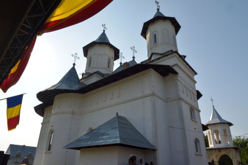 Sfinţire de biserică la Netezi, Târgu Neamţ Poza 11504