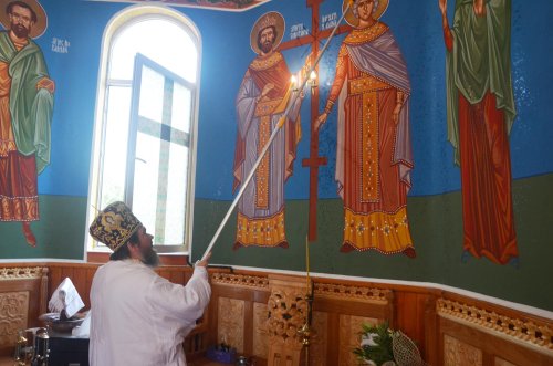 Târnosirea bisericii şi Liturghie arhierească la Călătani, Oradea Poza 11516