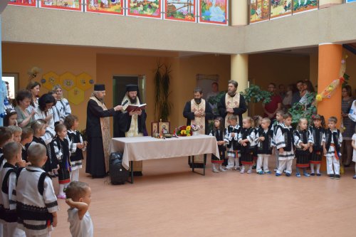 Deschidere de an şcolar la Grădiniţa cu Program Prelungit „Sfântul Ioan cel Nou de la Suceava” Poza 11346