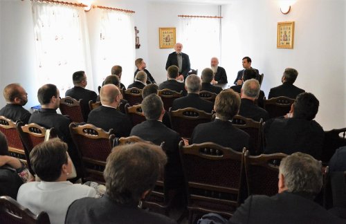 Întâlnirea preoţilor de slujire caritativă din Arhiepiscopia Vadului, Feleacului şi Clujului Poza 11175