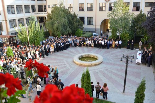 Festivități la deschiderea noului an școlar, sub semnul Centenarului Marii Uniri Poza 10765