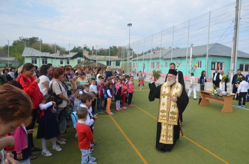 Ajutor financiar pentru o școală din județul Tulcea Poza 10733