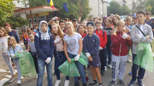 Tineri mureșeni și bihoreni, participanți la Campania „Let’s Do It, România!” Poza 10258