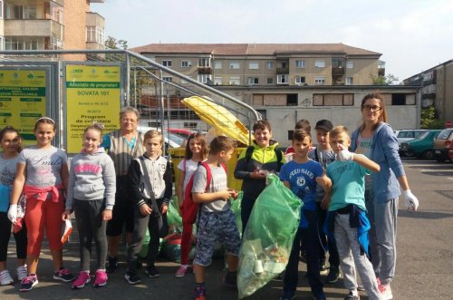 Tineri mureșeni și bihoreni, participanți la Campania „Let’s Do It, România!” Poza 10259