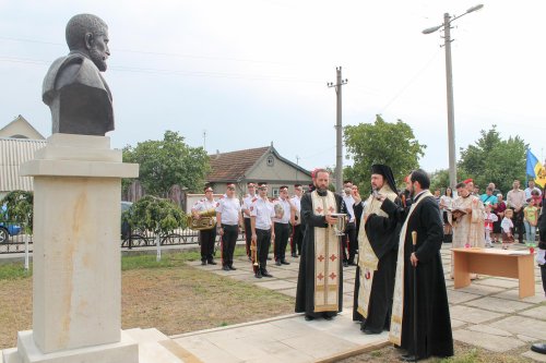 Inaugurarea bustului Regelui Ferdinand la Varnița Poza 10188