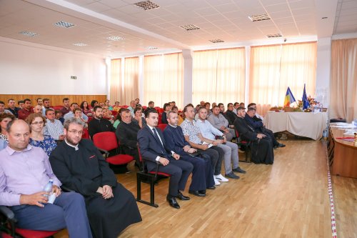Consfătuirea profesorilor de religie din județul Vrancea Poza 9958