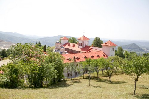 Mănăstirea Arnota, izvor de binecuvântare şi sfinţenie Poza 9990