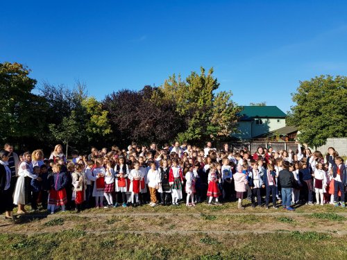Elevii Liceului „Sfântul Antim Ivireanul” din Timișoara și-au cinstit ocrotitorul Poza 9563