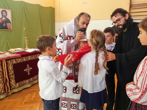 Elevii Liceului „Sfântul Antim Ivireanul” din Timișoara și-au cinstit ocrotitorul Poza 9565