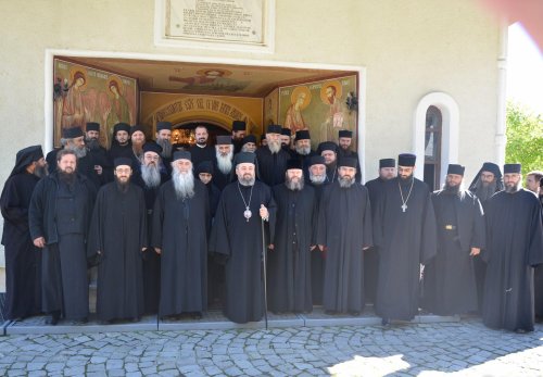 Sinaxa stareților și starețelor din Episcopia Devei și Hunedoarei Poza 9011