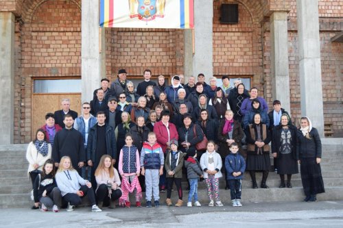 Pelerinaj la mănăstiri maramureşene, al credincioşilor din Bechieşu, Cluj Poza 8830